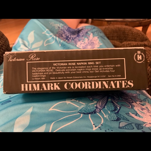 Pure White Napkins(4) and Victorian Rose Porcelain Napkin Rings(4) - Picture 5 of 5